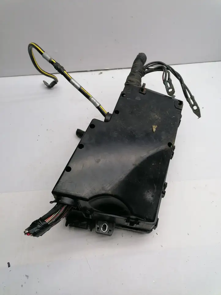 Mazda 3. (2006 - 2009)  BP4K66765 Ящик предохранителей (комплект)