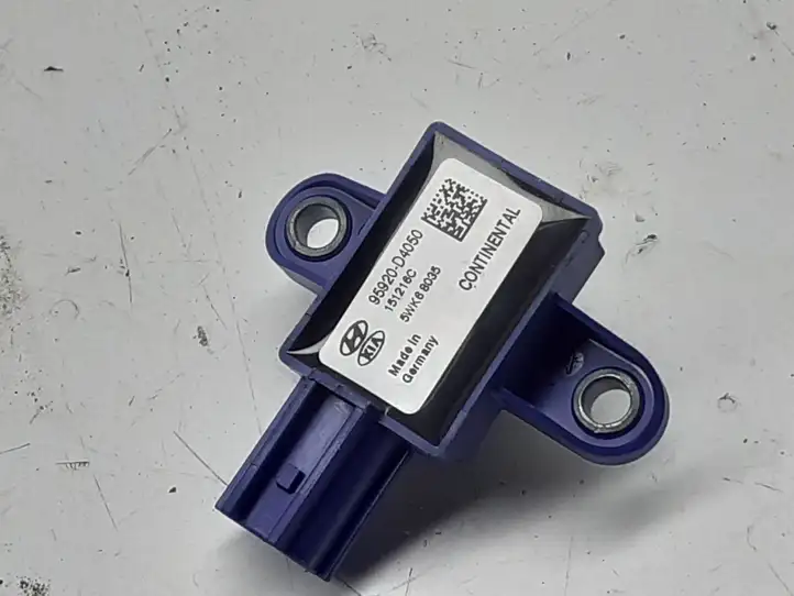 Kia Optima (2015 - 2018)  95920D4050 Датчик удара надувных подушек