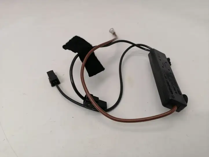 Mercedes-Benz C W204 (2007 - 2014) a2048709189 Усилитель антенны — фото 6