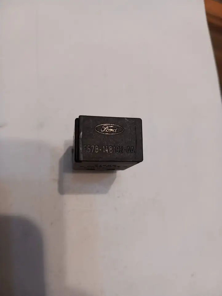 Ford Mondeo Mk III (2000 - 2007)  F57B14B192AA Другое реле