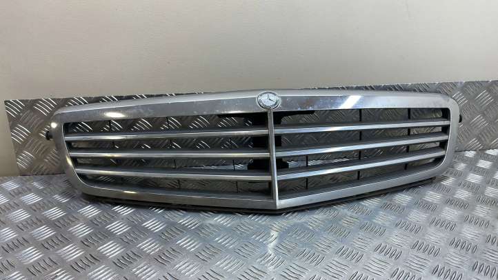 Mercedes-Benz C W204 (2007 - 2014)  A2048801283 Верхняя решётка