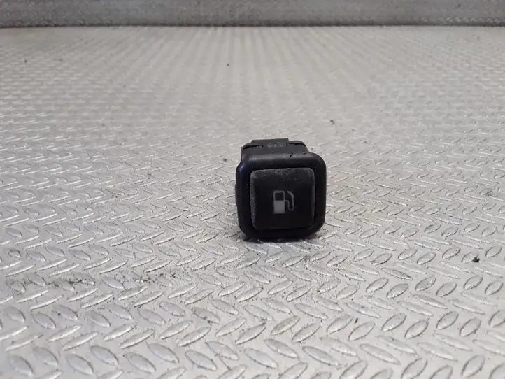 Volkswagen Golf IV (1998 - 2005)  3B0959833A Включатель открытия топливного бака