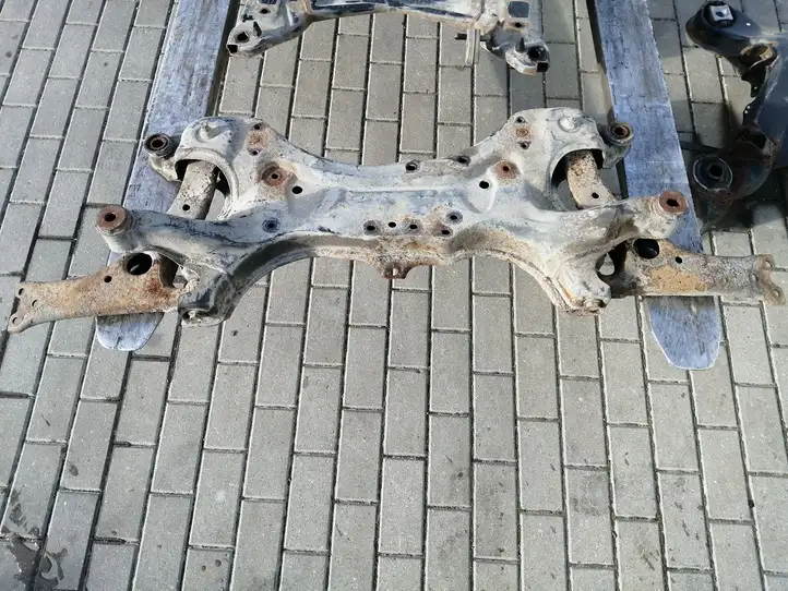 Toyota Avensis T250 (2006 - 2009) Передняя балка подвески — фото 1