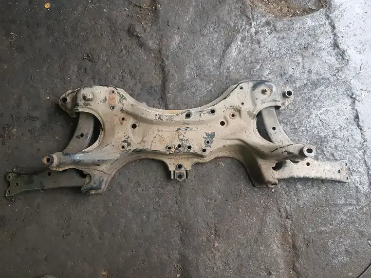 Toyota Corolla Verso E121 (2004 - 2007) Передняя балка подвески — фото 1
