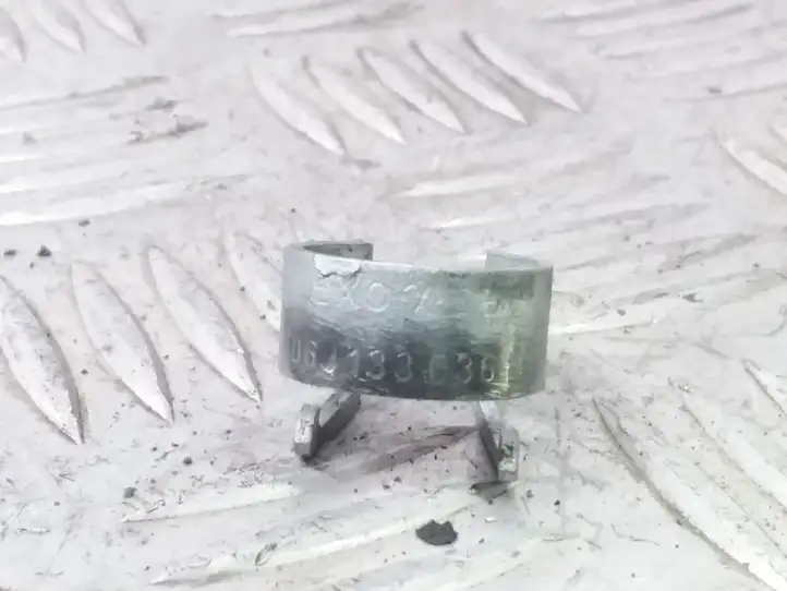 Audi Q3 8U (2011 - 2014) 06J133036B Держатель форсунки — фото 3