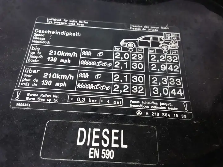 Mercedes-Benz E W210 (1995 - 2002) A2105841939 Крышка топливного бака — фото 3