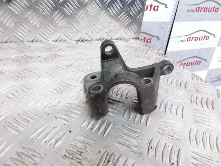 Ford Focus (1998 - 2004) XS4Q9K552AB Кронштейн топливного насоса — фото 2