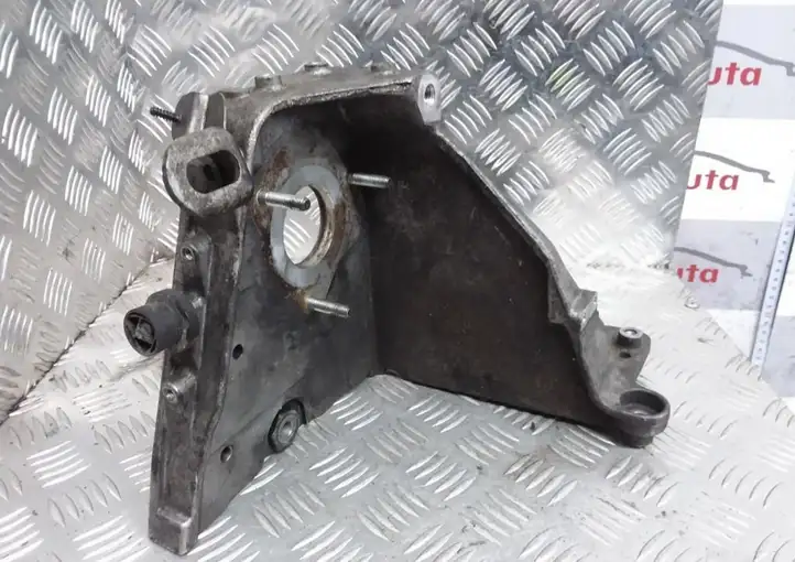 Opel Vectra C (2002 - 2005) 55194411 Кронштейн топливного насоса — фото 2