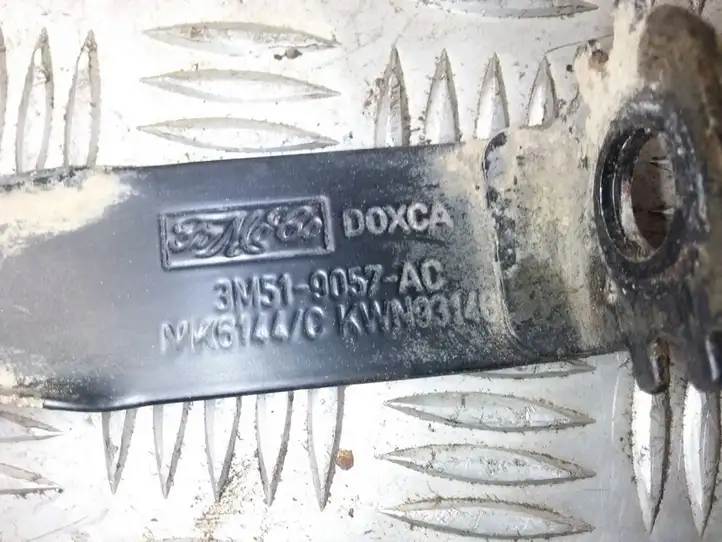Volvo S40 (2004 - 2007) 3M519057AC Кронштейн топливного бака — фото 3