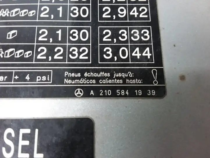Mercedes-Benz E W210 (1995 - 2002) A2105841939 Крышка топливного бака — фото 3