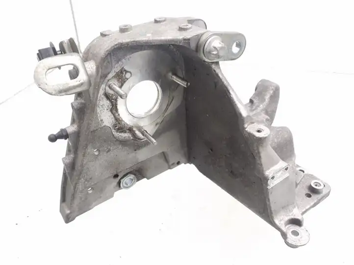 Opel Astra H (2004 - 2009) 55196092 Кронштейн топливного насоса — фото 2