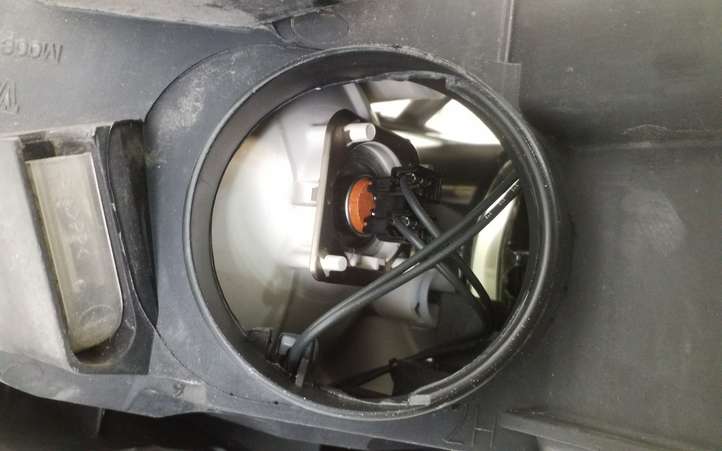 Volkswagen PASSAT B6 (2005 - 2010)  3C0941005AB Передняя фара