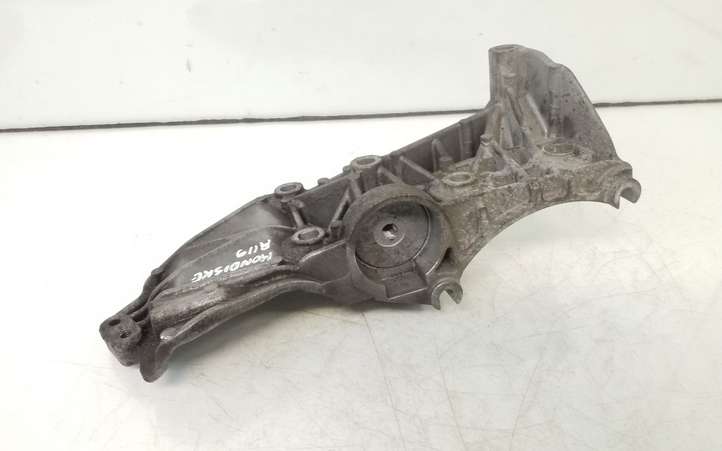Nissan Qashqai (2006 - 2010)  8200669495 Кронштейн компрессора кондиционера воздуха