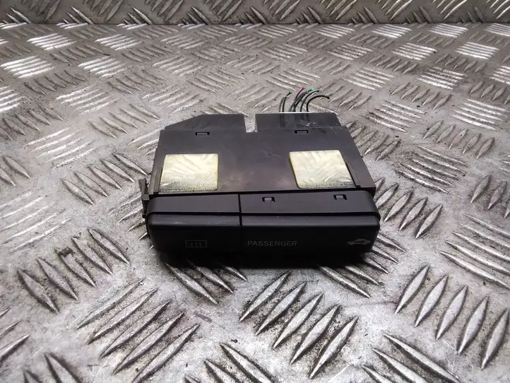 Toyota Avensis T250 (2003 - 2006) 8479005130C Кнопка обогрева стекла — фото 4