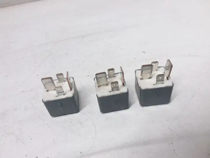 Toyota Avensis T250 (2003 - 2006)  9008087030 Другое реле