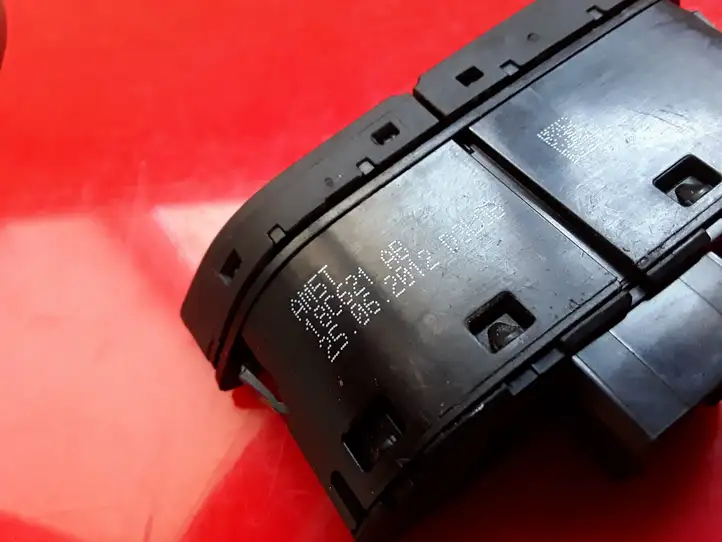 Ford Focus (2011 - 2015) AM5T18C621AB Кнопка обогрева стекла — фото 4