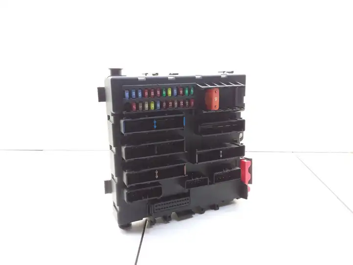 Opel Vectra (2005 - 2009)  13205774 Блок предохранителей