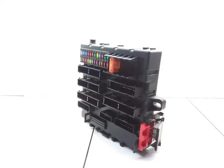 Opel Vectra (2005 - 2009)  13205774 Блок предохранителей