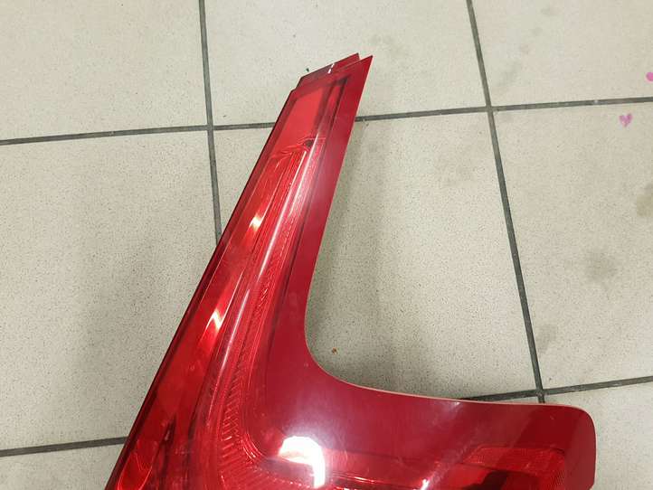 Volvo V40 (2012 - 2016)  31283340 Задний фонарь в кузове
