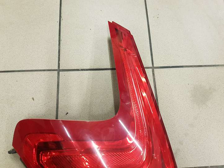 Volvo V40 (2012 - 2016)  31283339 Задний фонарь в кузове