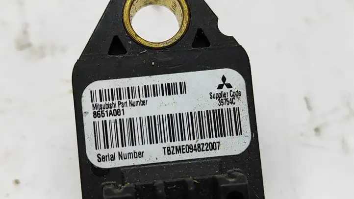 Mitsubishi Outlander (2007 - 2012) 8651A001 Датчик удара SRS — фото 2