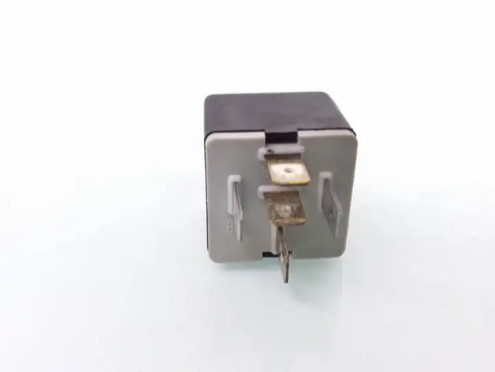 Opel Astra (1998 - 2004)  90191753 Другое реле