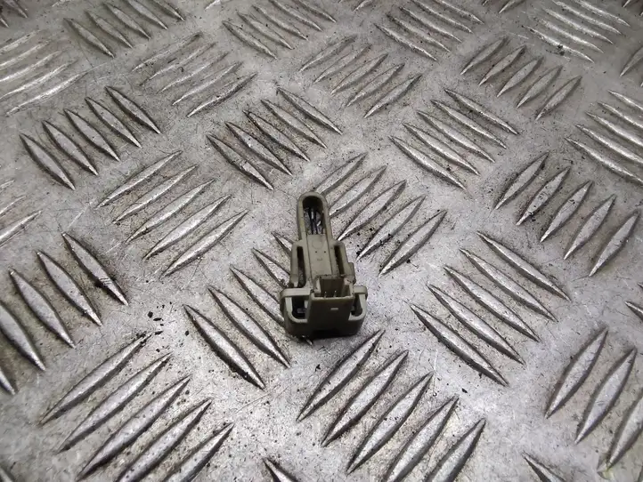 BMW 5 E60 E61 (2004 - 2010)   Датчик температуры салона