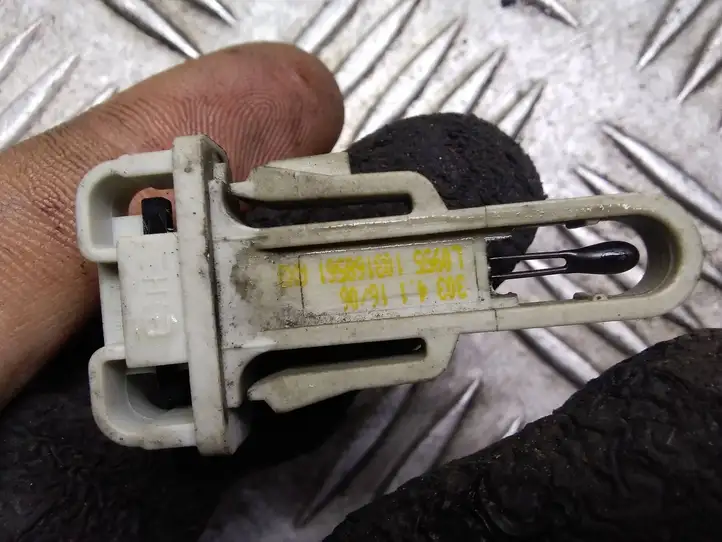 BMW 5 E60 E61 (2004 - 2010)   Датчик температуры салона