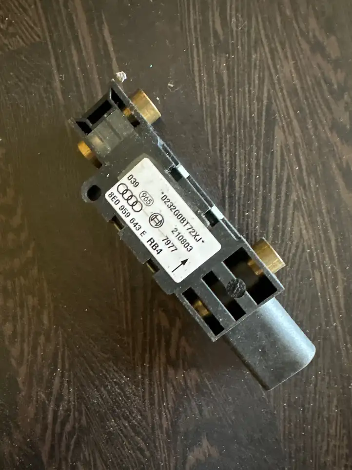 Audi A6 S6 C5 4B (2001 - 2004) 8E0959643E Датчик удара SRS — фото 2