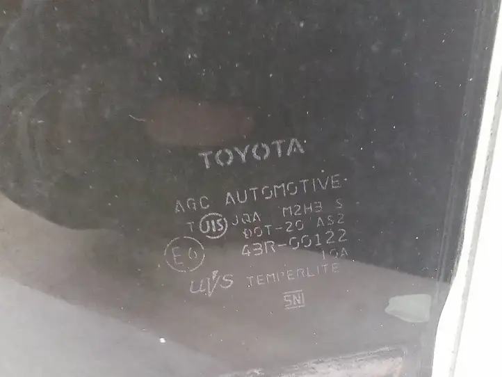 Toyota Prius (XW30) (2009 - 2015) Стекло задней двери — фото 2