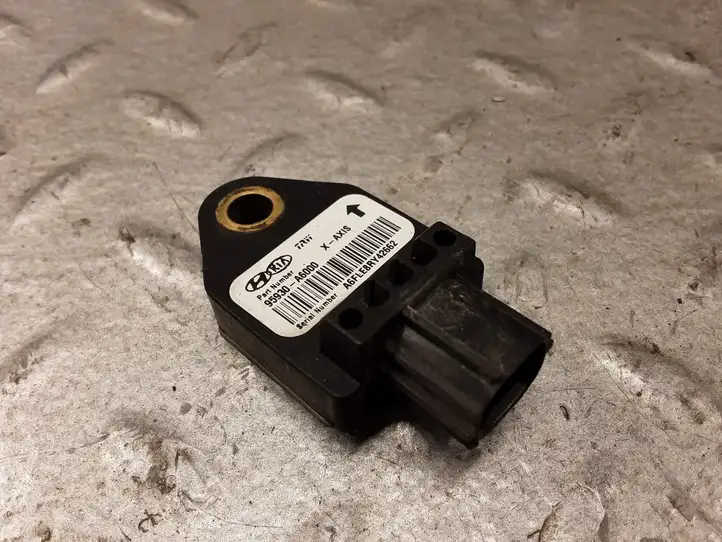 Kia Ceed (2015 - 2018) 95930A6000 Датчик удара SRS — фото 1