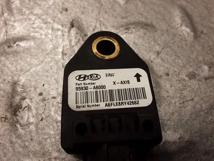 Kia Ceed (2015 - 2018) 95930A6000 Датчик удара SRS — фото 4