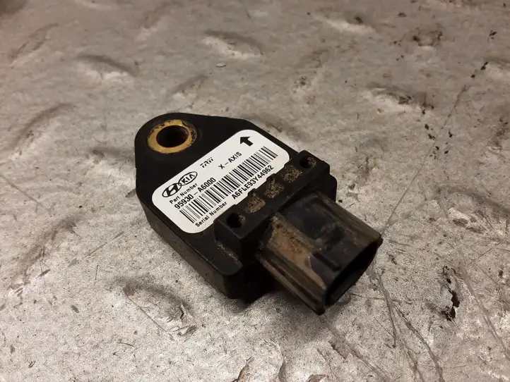Kia Ceed (2015 - 2018) 95930A6000 Датчик удара SRS — фото 1