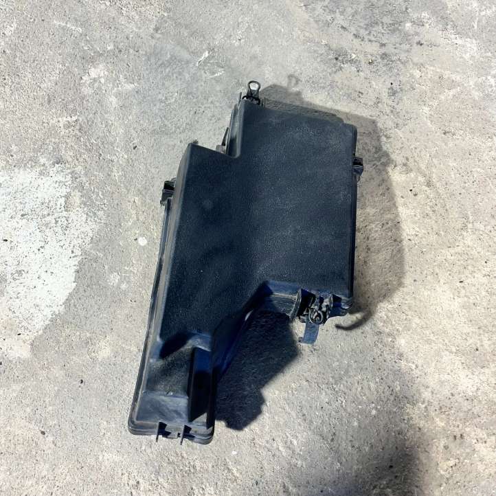 Lexus GS 250 300 350 300h 450h (2015 - 2020)  8266230C10 Крышка ящика предохранителей