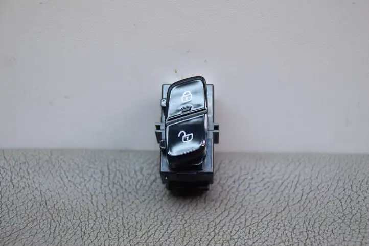 Volvo XC90 (2014 - 2019) 31443863 Включатель центрального замка — фото 6
