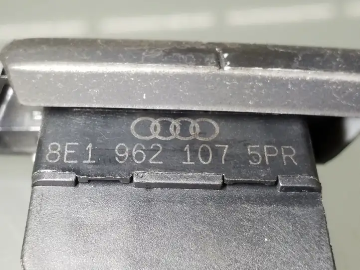 Audi A4 S4 B6 8E 8H (2000 - 2006) 8E1962107 Включатель центрального замка — фото 3