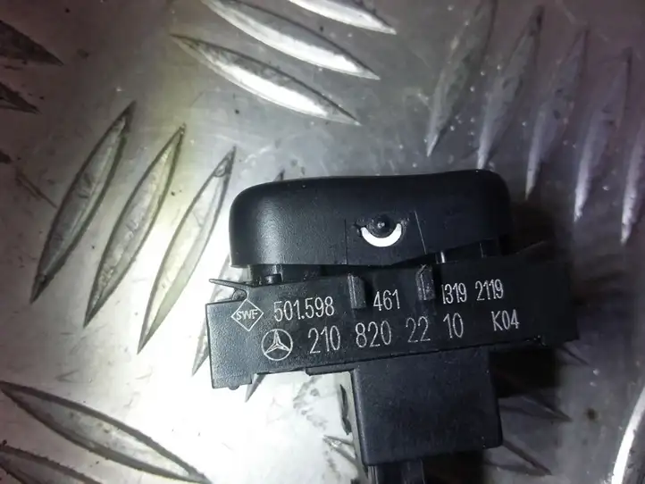 Mercedes-Benz E W210 (1995 - 2002)  2108202210 Включатель очистителей фонарей