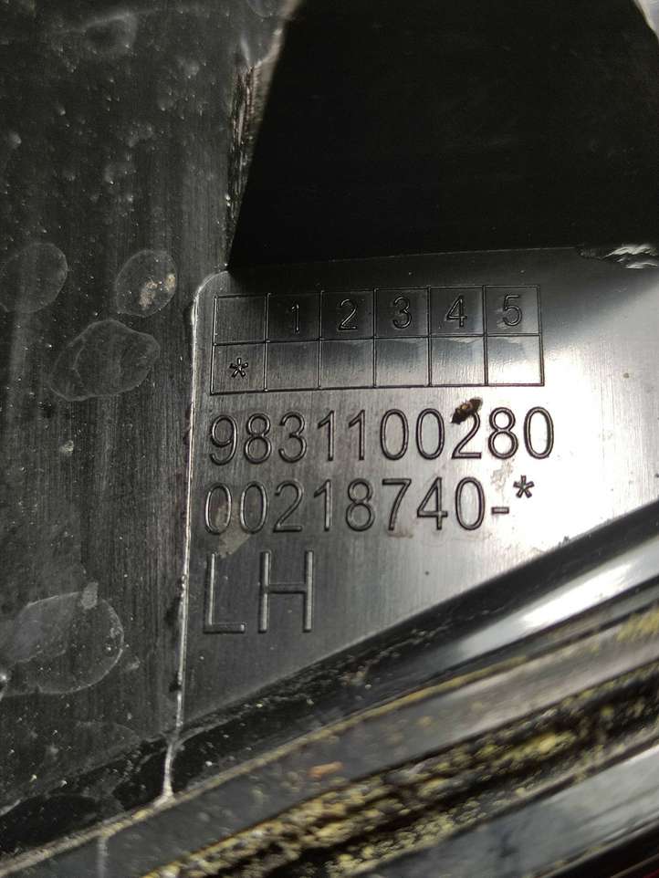 Citroen C4 (2016 - )  9831100280 Задний фонарь в кузове