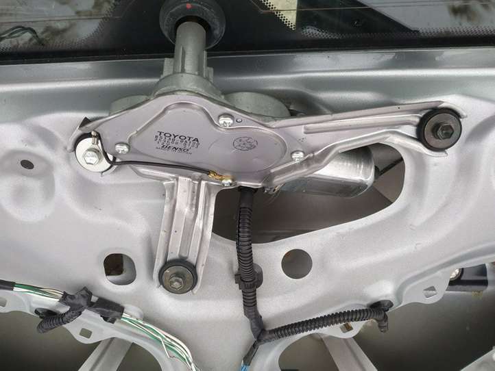 Toyota Avensis T250 (2003 - 2006)  85130-05100 Двигатель стеклоочистителя заднего стекла