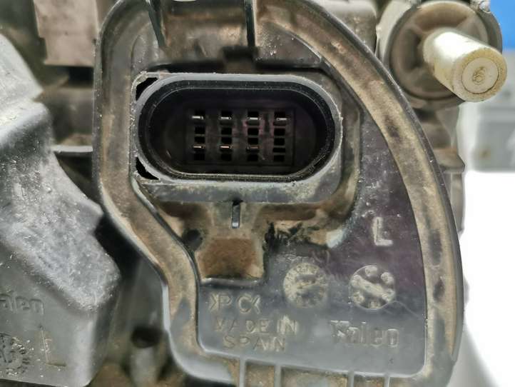 Audi A4 (1999 - 2001)  8D0941003AN Передняя фара