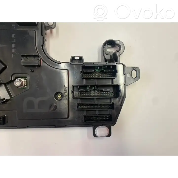 Tesla Model 3 (2017 - 2023) 110034090G Модуль комфорта — фото 3
