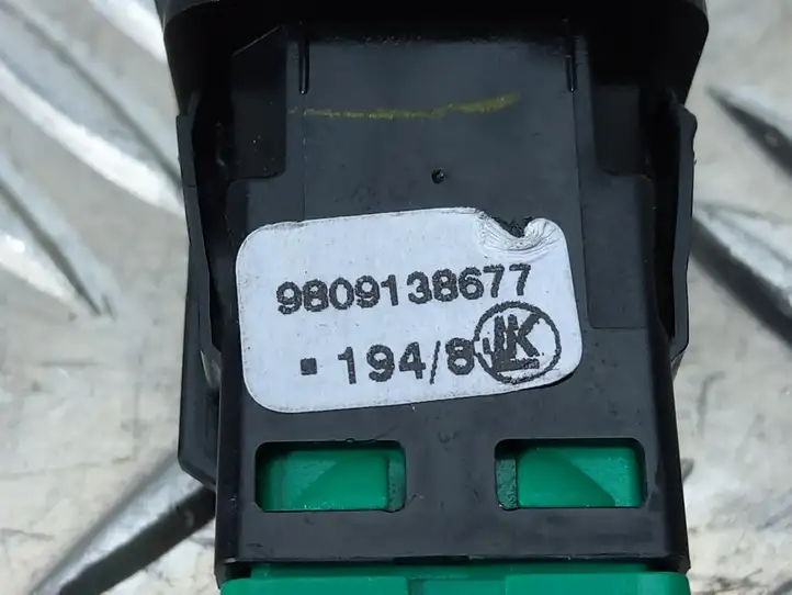 Toyota ProAce City (2016 - ) 9809138677 Включатель центрального замка — фото 4