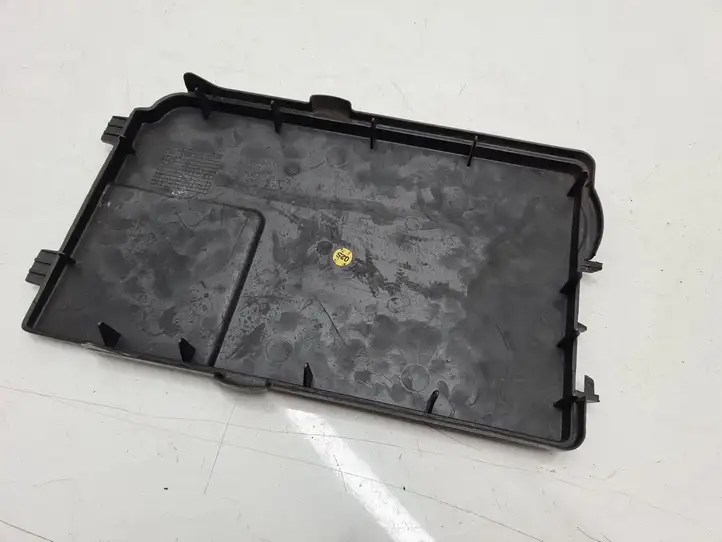 Audi A3/S3 8P (2003 - 2005) 1K0915443 Крышка ящика аккумулятора — фото 2