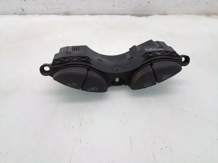 Ford Focus (1998 - 2004) 98AG19A945CH Кнопка обогрева стекла — фото 1