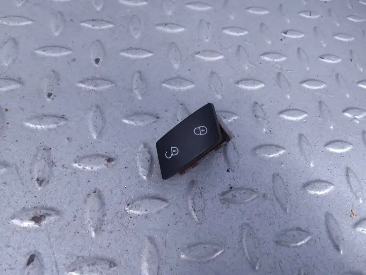 Skoda Superb B6 (3T) (2008 - 2015)  3T0962126B Включатель центрального замка