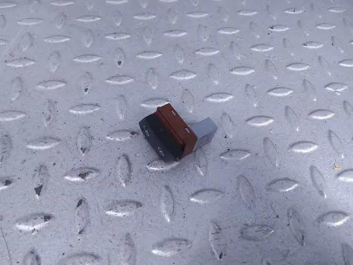 Skoda Superb B6 (3T) (2008 - 2015)  3T0962126B Включатель центрального замка