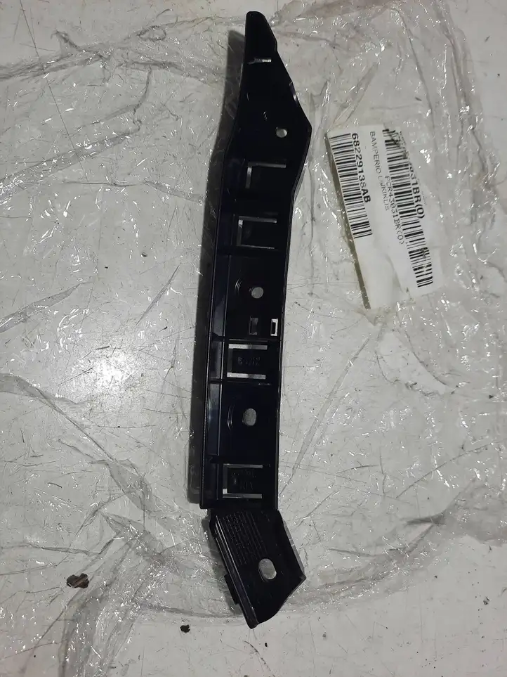 Chrysler Pacifica (2016 - )  68229138AB Передний держатель бампера