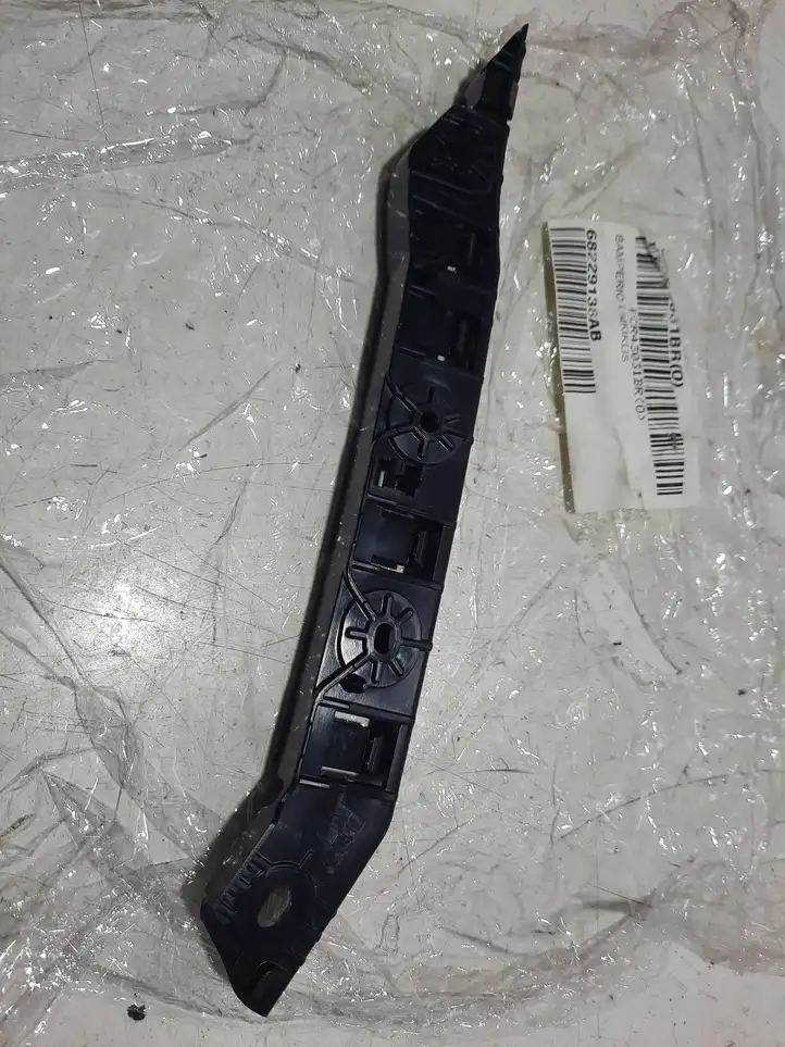 Chrysler Pacifica (2016 - )  68229138AB Передний держатель бампера