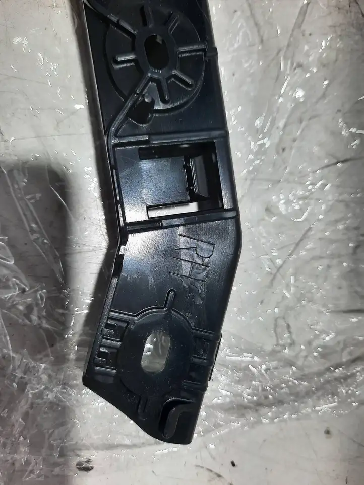 Chrysler Pacifica (2016 - )  68229138AB Передний держатель бампера