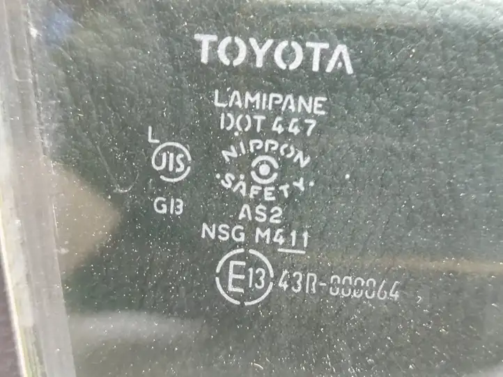 Toyota Land Cruiser (J200) (2008 - ) 43R000064 Стекло передней двери — фото 2